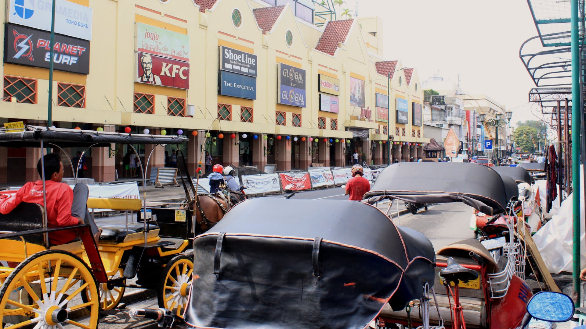 Foto area sekitar lapak Al-Birr Klambi tahun 2016